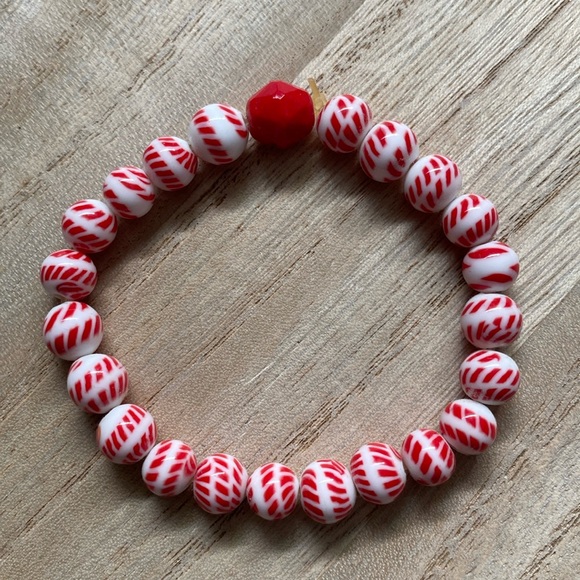 Vintage red and white beaded bracelet - Picture 1 of 4